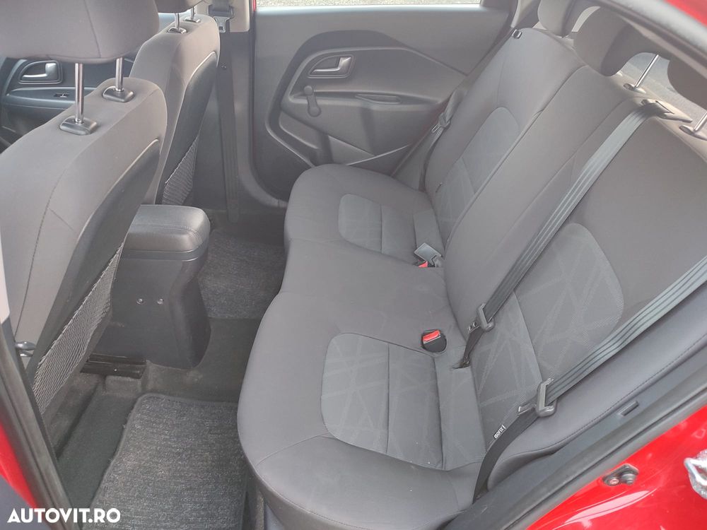 Kia Rio - 8