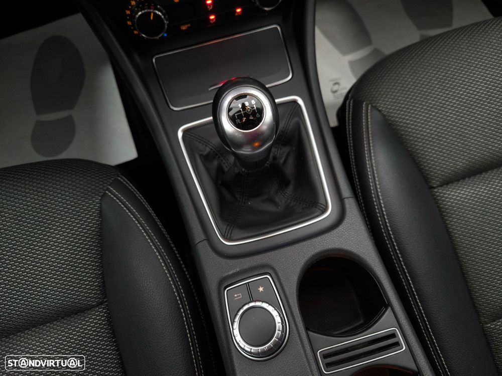 Mercedes-Benz CLA 180 d Shooting Brake Urban - 16