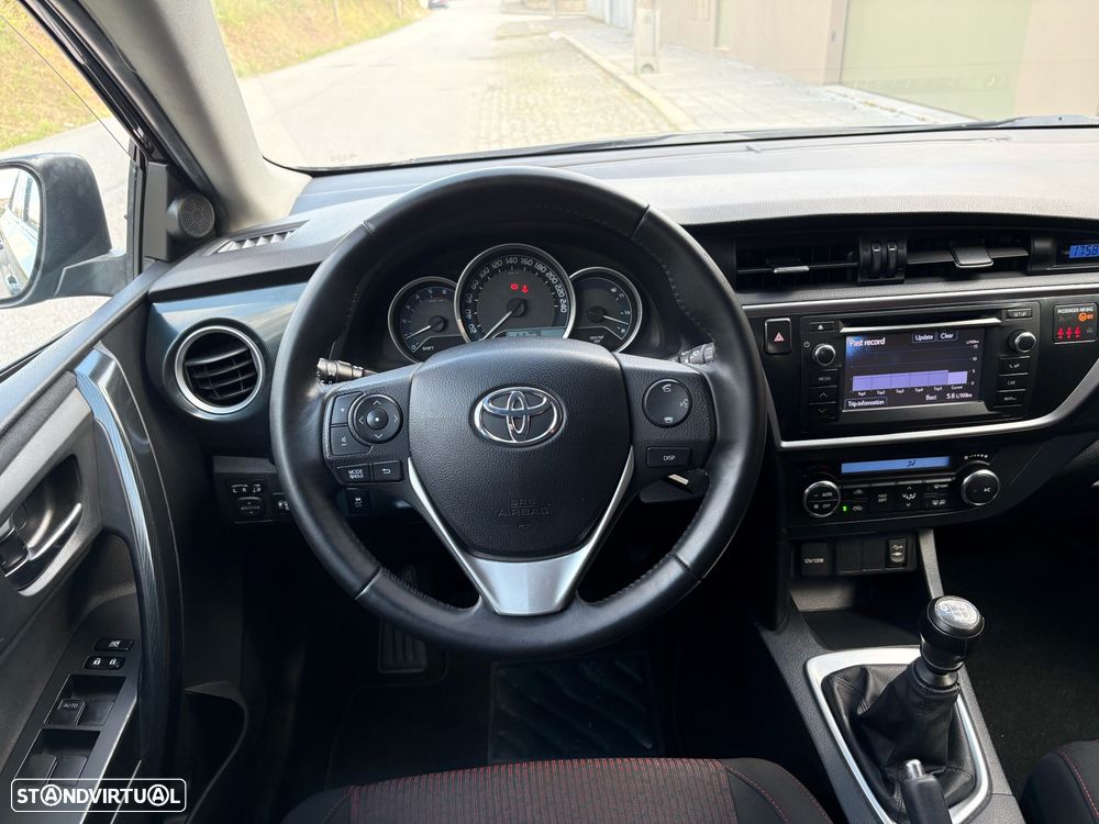 Toyota Auris 1.4 D-4D Comfort+Pack Sport - 9