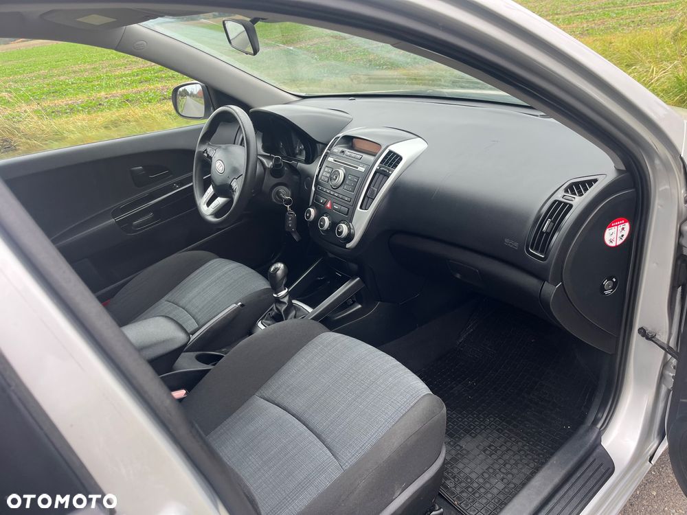 Kia Ceed - 9