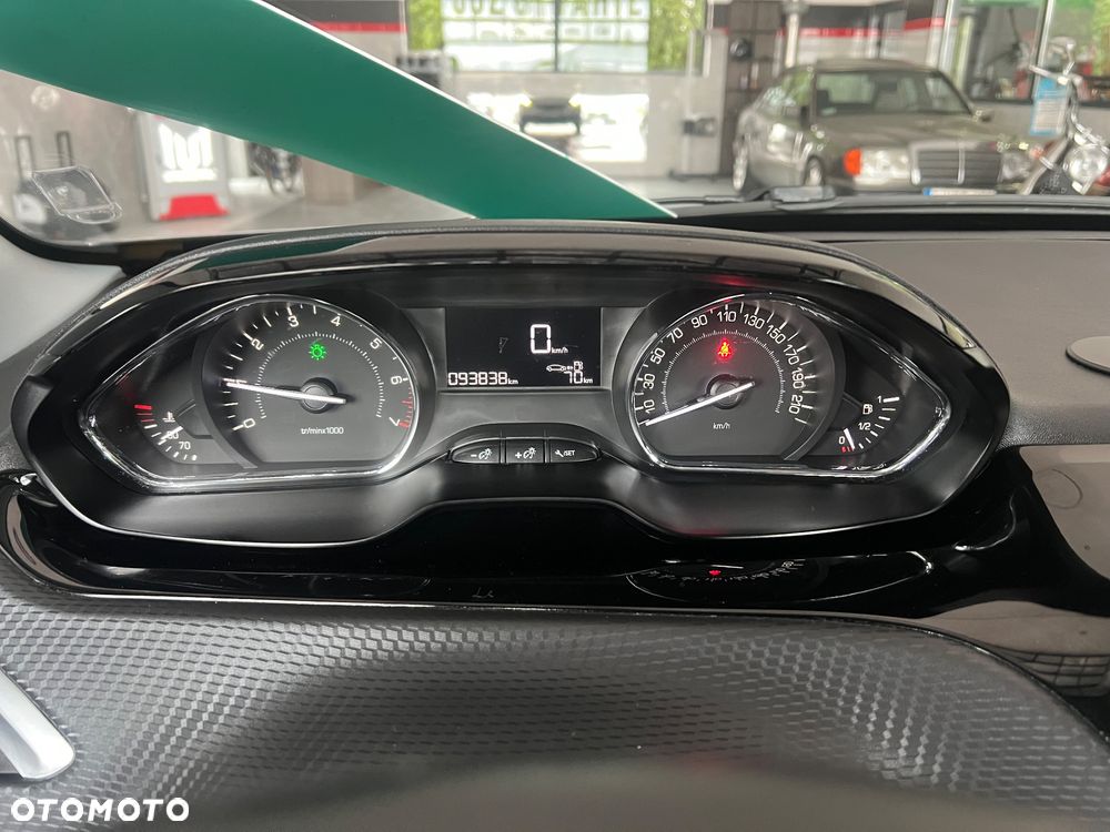 Peugeot 2008 PureTech 82 Allure - 30