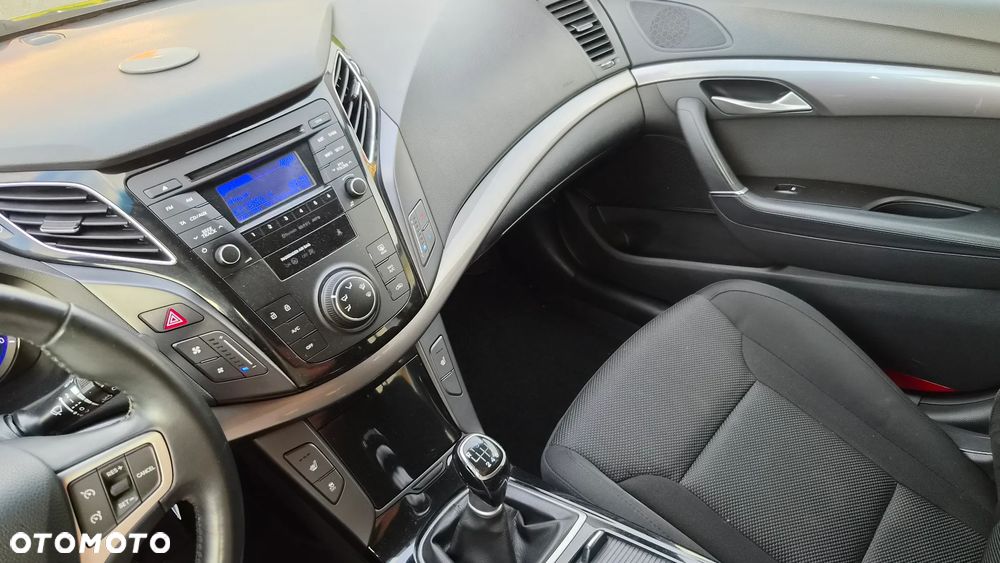 Hyundai i40 Kombi blue 1.6 Family+ - 11