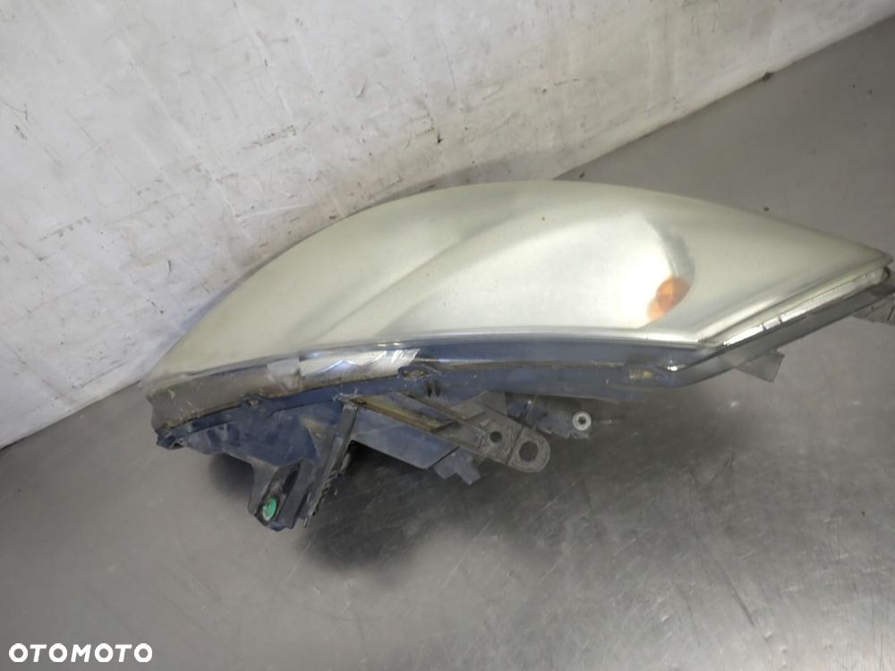 LAMPA PRAWA PRZEDNIA RENAULT CLIO III LIFT 1.5 - 3