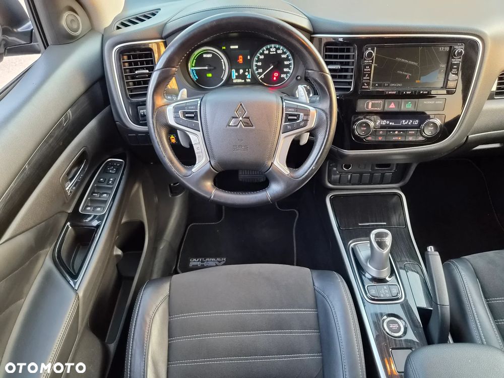 Mitsubishi Outlander - 30