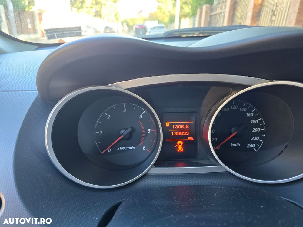 Mitsubishi Outlander - 8
