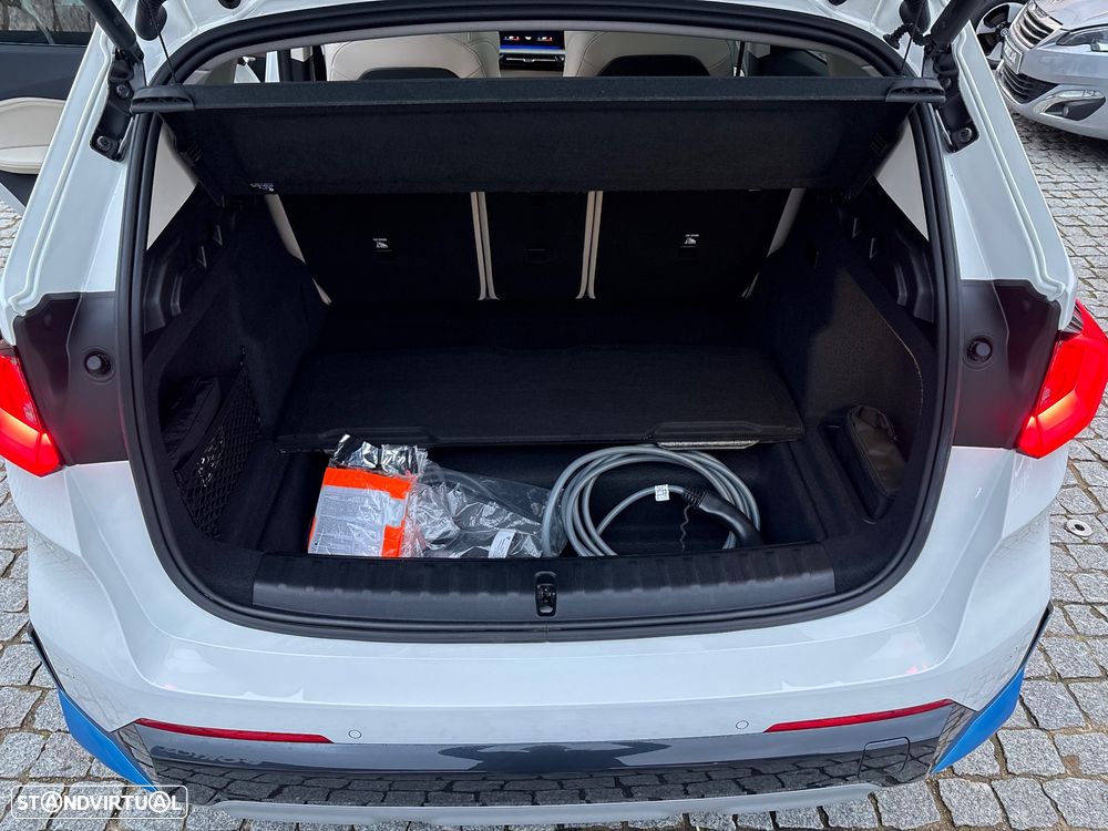 BMW iX1 xDrive30 xLine - 33