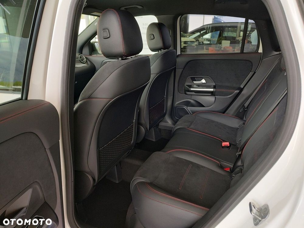 Mercedes-Benz GLA - 9