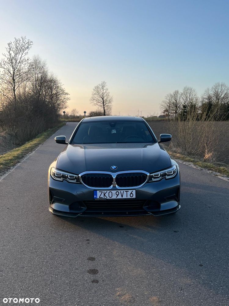 BMW Seria 3 330i xDrive M Sport - 4