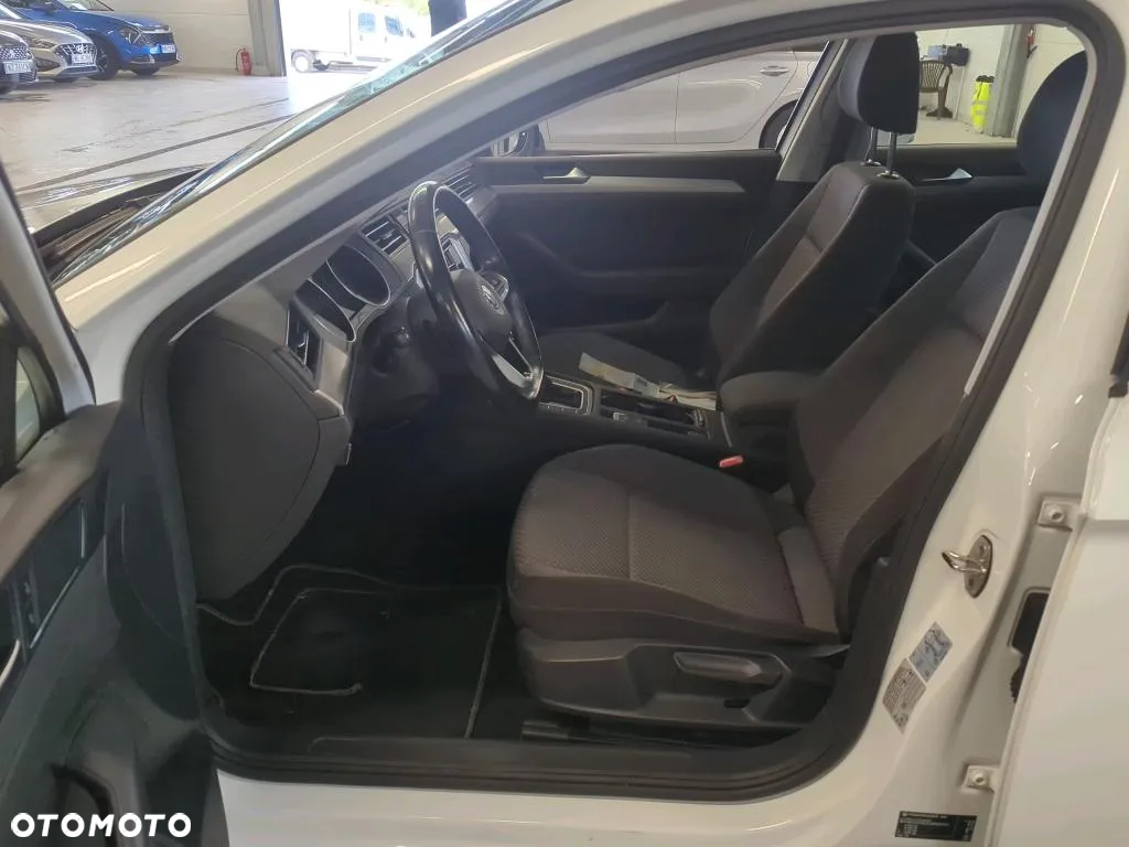 Volkswagen Passat 2.0 TDI EVO Essence DSG - 8