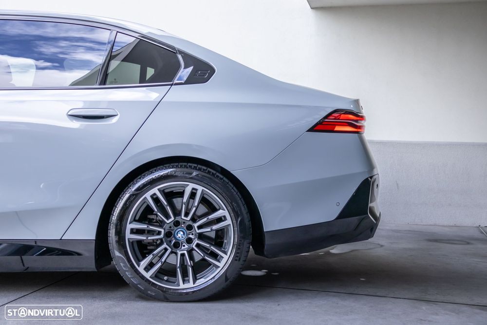 BMW i5 eDrive40 Pack Desportivo M - 12