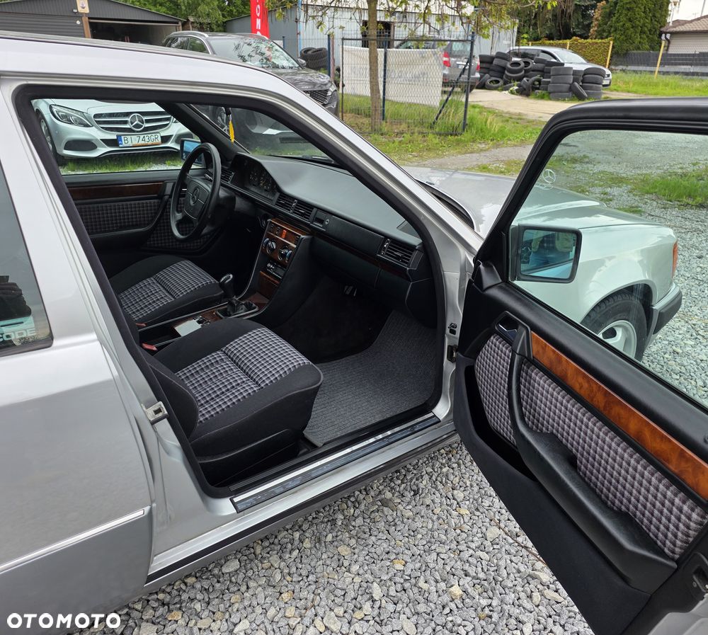 Mercedes-Benz W124 (1984-1993) - 12