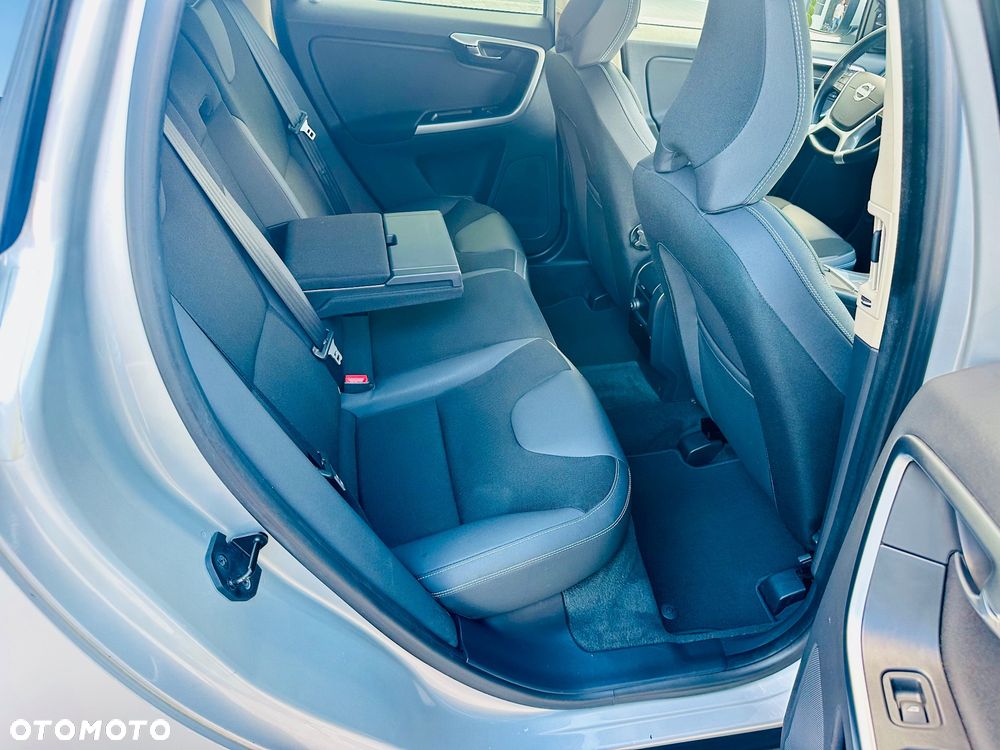Volvo XC 60 2.4D AWD Summum - 32