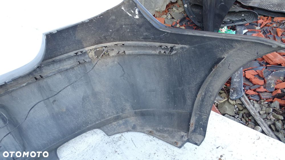 ZDERZAK TYŁ BMW E81 116i 2.0 KOL: 668 - 2