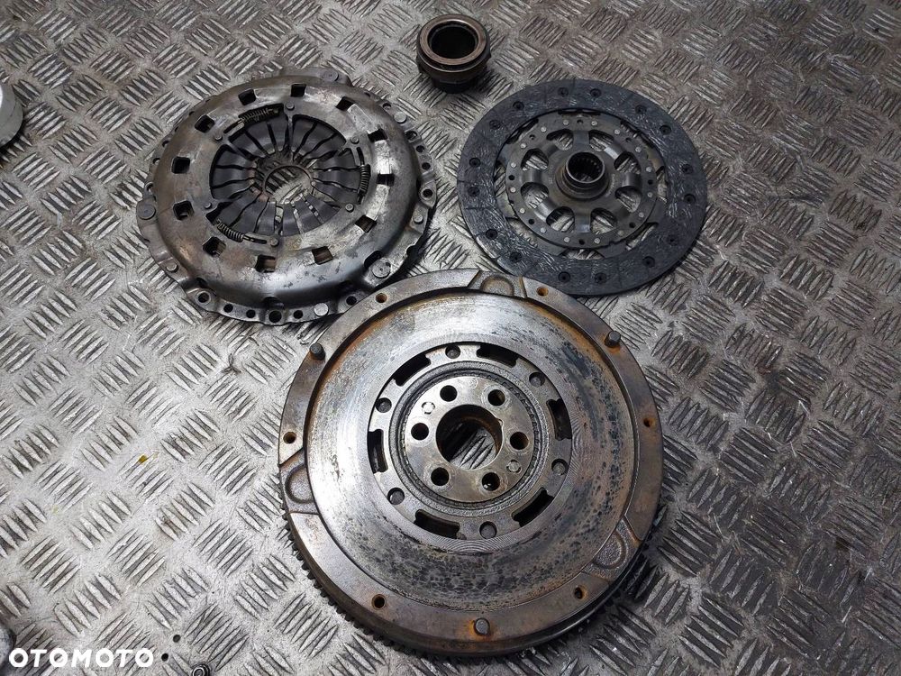 KOŁO DWUMASOWE TARCZA DOCISK ŁOŻYSKO OPOROWE BMW E46 LIFT 318i - 1