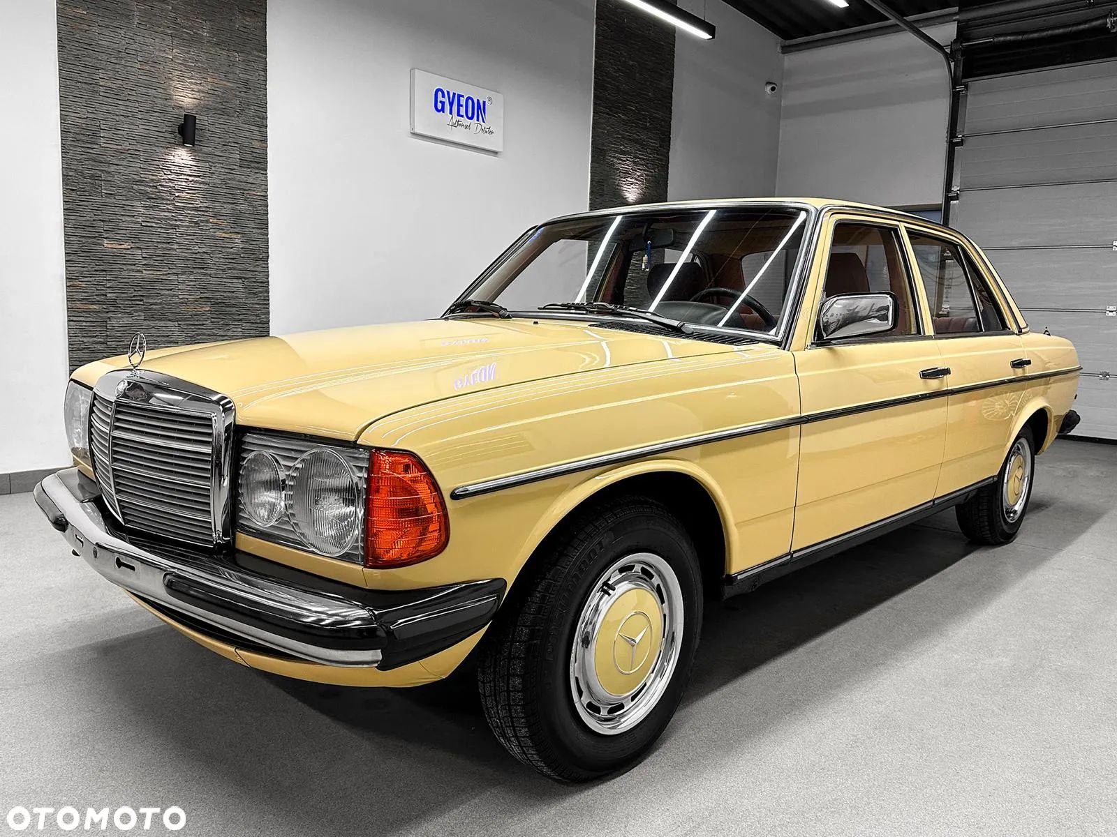 Mercedes-Benz W123 - 1