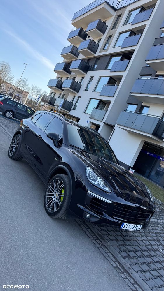 Porsche Cayenne S E-Hybrid - 1