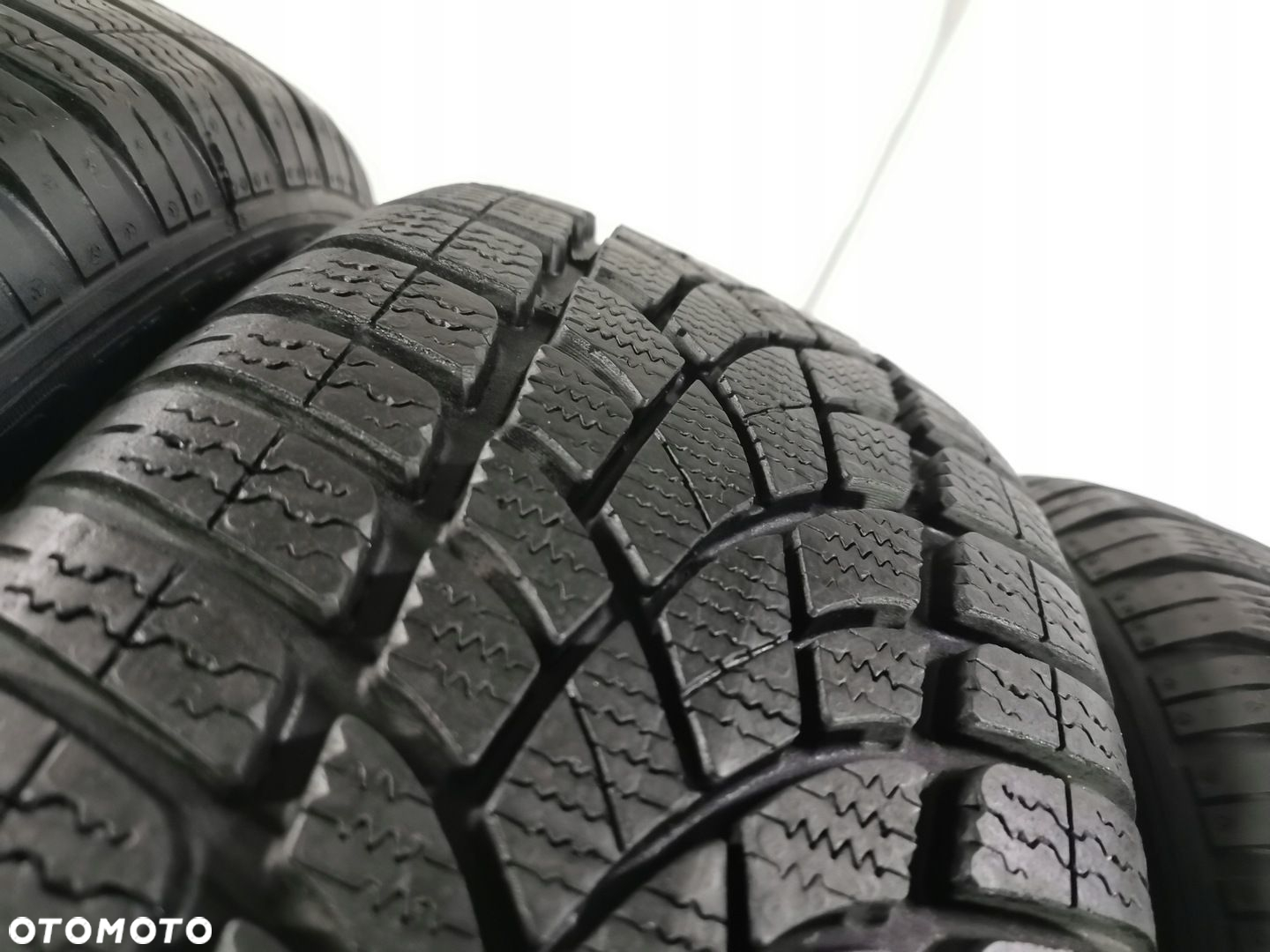 205/60r16 dunlop opony zimowe 7,5mm 5195 - 2