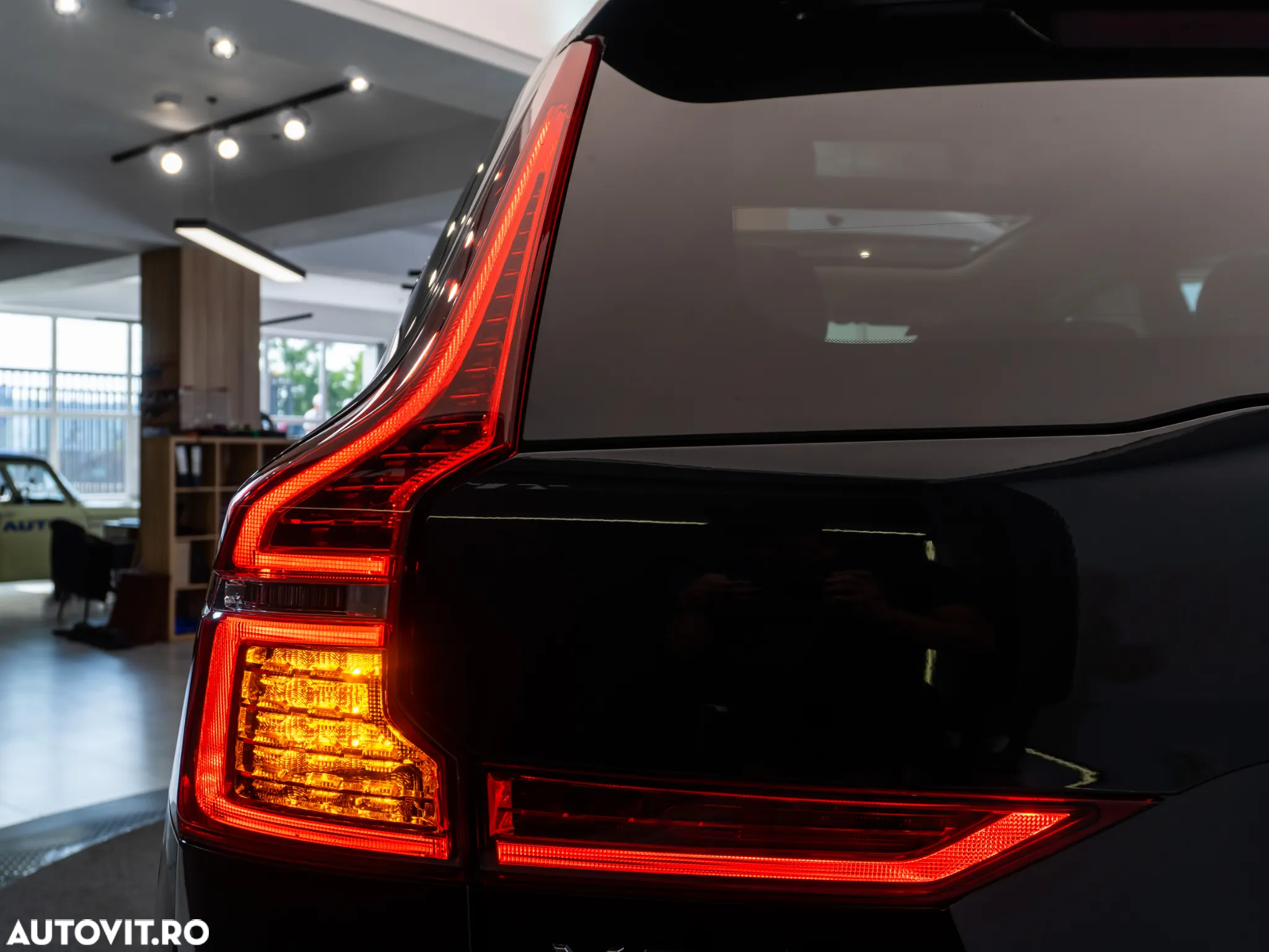 Volvo XC 60 B4 MHEV AT AWD Ultimate Dark - 13
