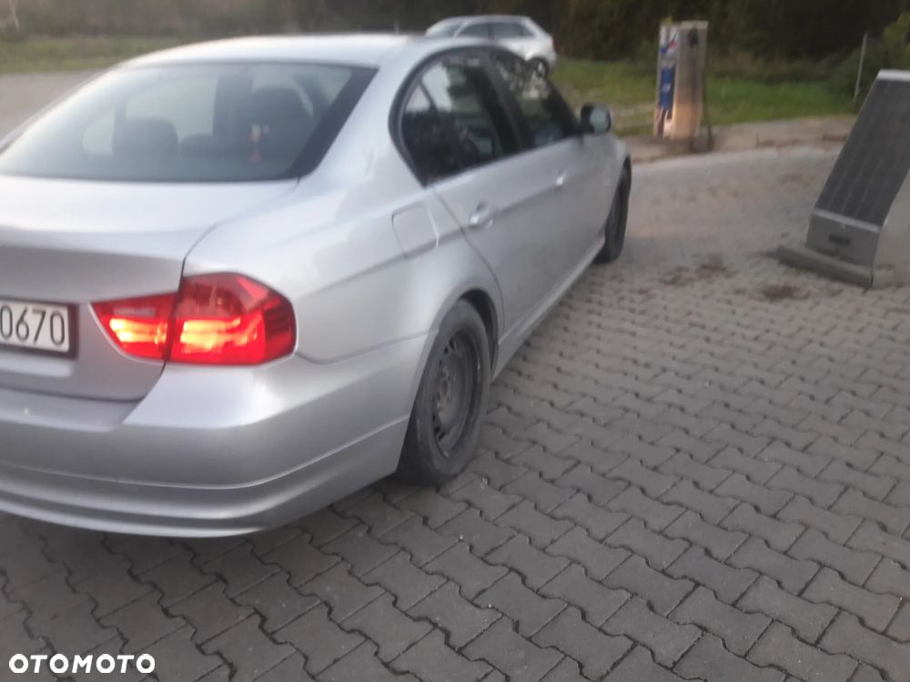 BMW Seria 3 318d - 4