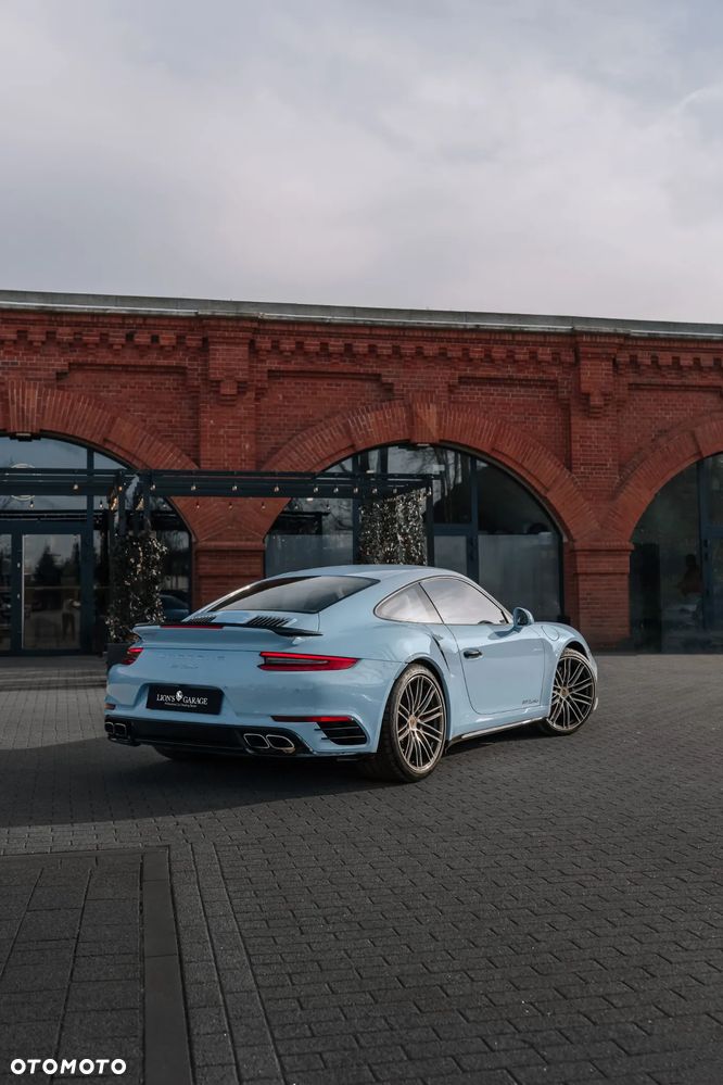 Porsche 911 Turbo - 4