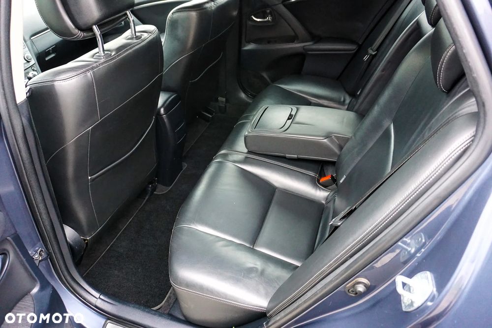 Toyota Avensis 2.0 Executive - 22