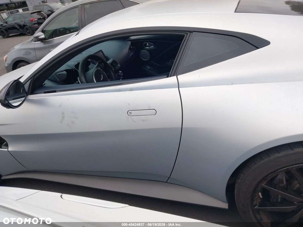 Aston Martin Vantage - 4