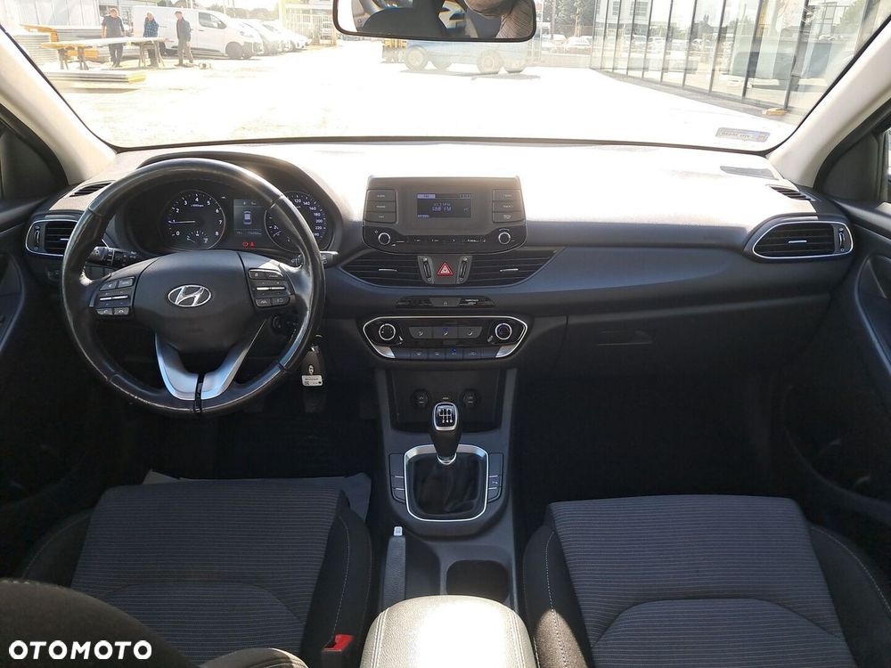 Hyundai i30 1.5 DPI Classic + - 16