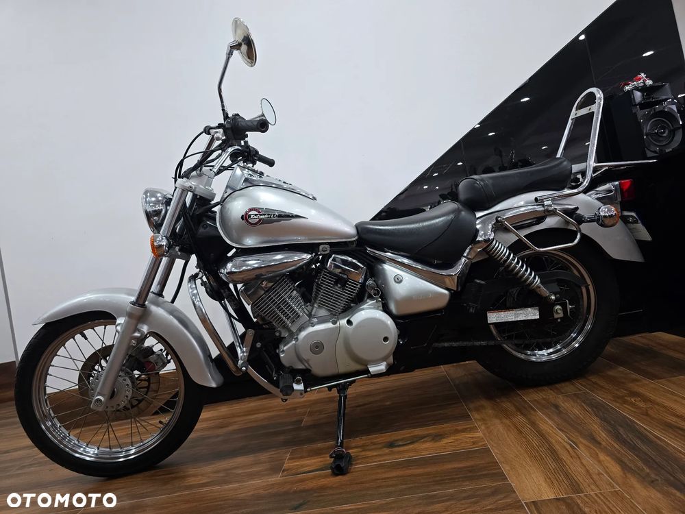Suzuki Intruder - 7