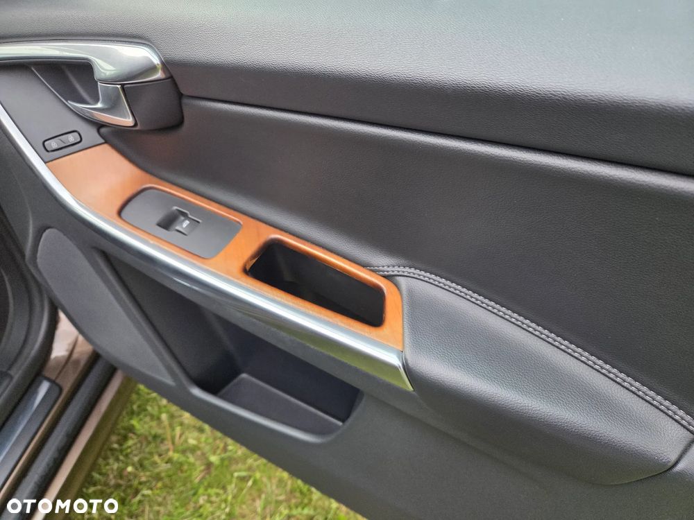 Volvo XC 60 D3 Drive-E Momentum - 8