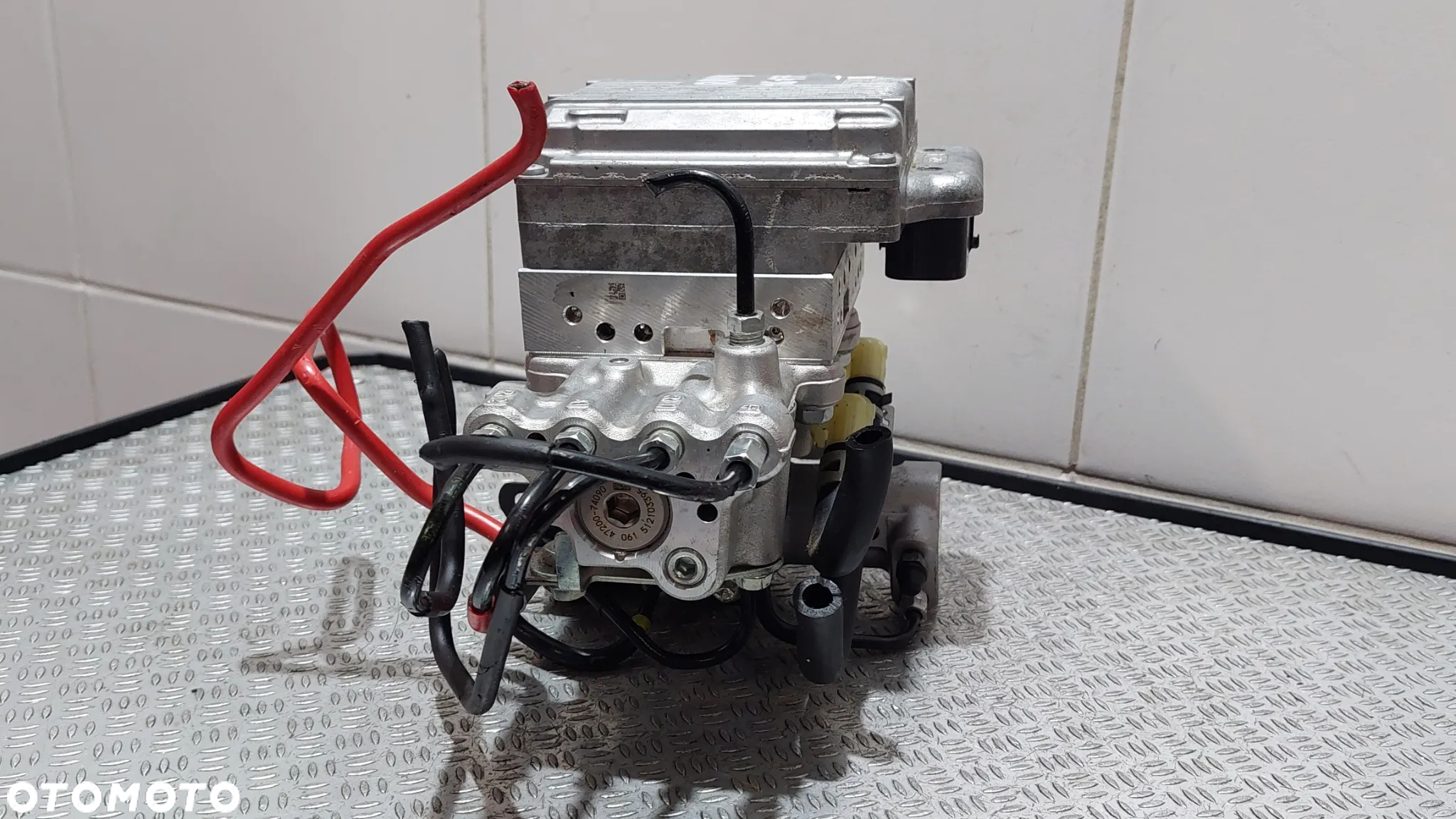 POMPA ABS TOYOTA RAV 4 2016-2017 2,5 DCI HYBRID NR 4721042090 - 4