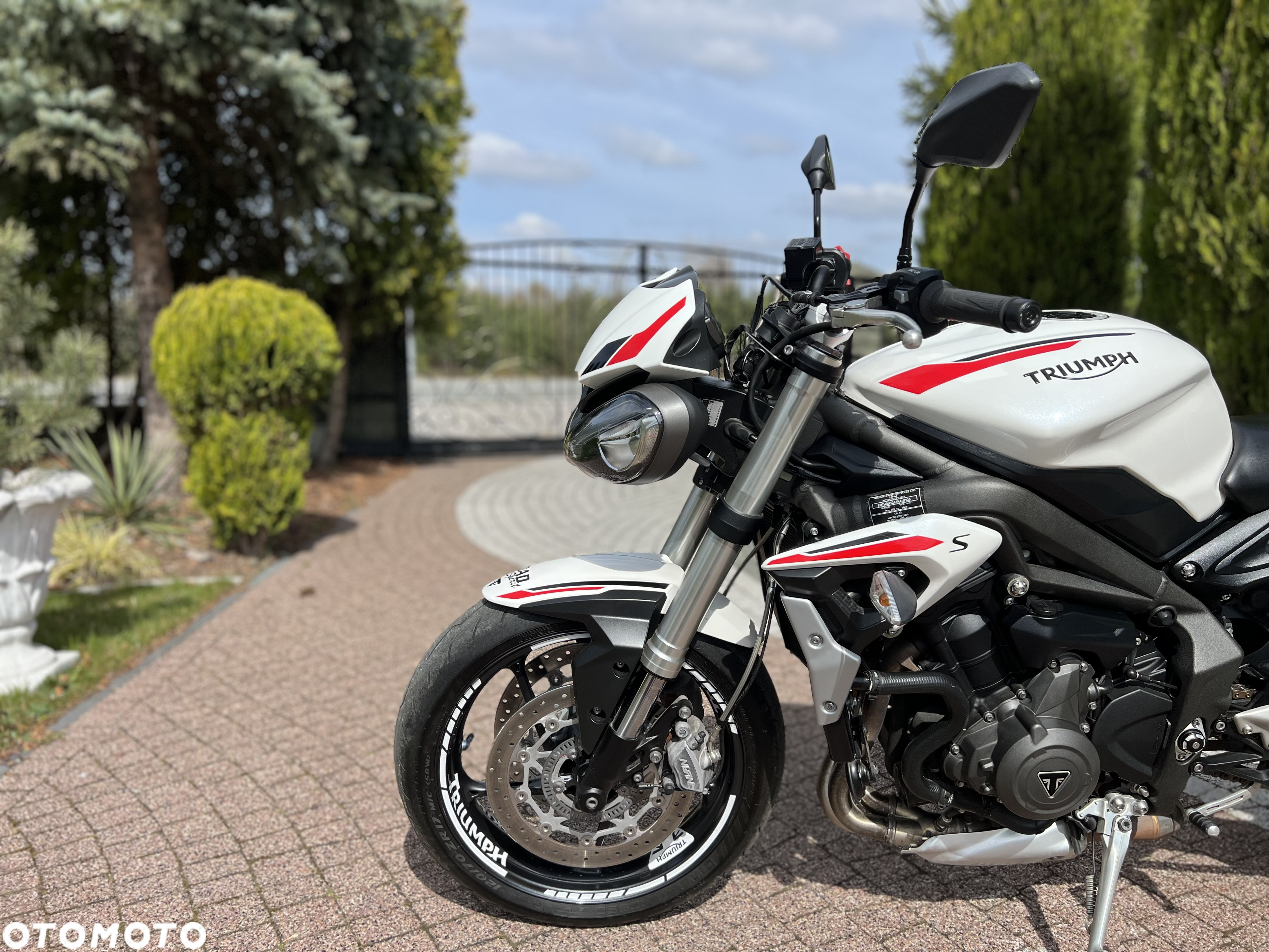 Triumph Street Triple - 26