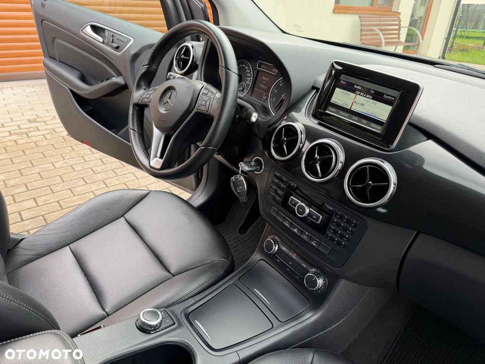 Mercedes-Benz Klasa B 180 7G-DCT Edition - 36