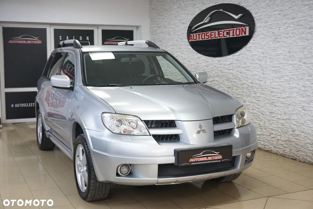 Mitsubishi Outlander 2.0 4WD Invite - 1