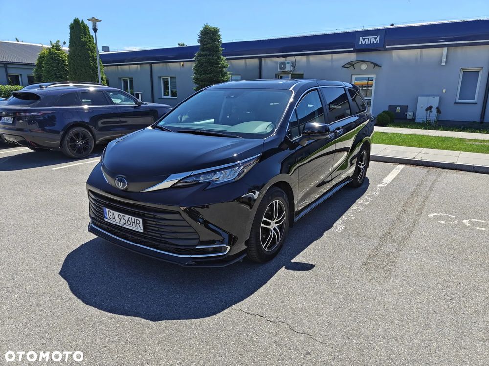 Toyota Sienna - 1