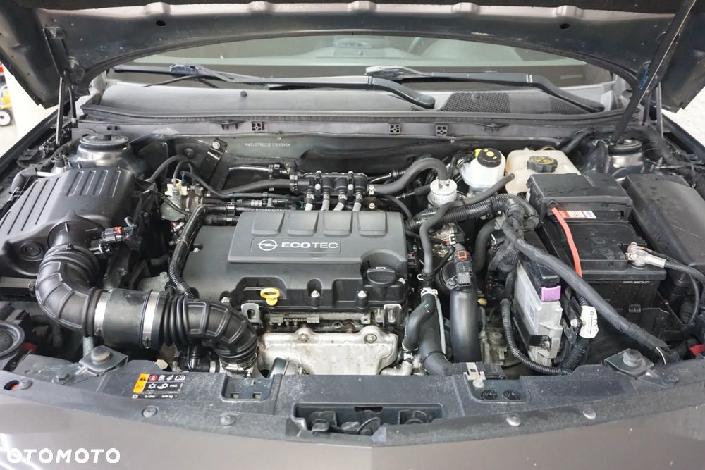 Opel Insignia 1.4 T Cosmo S&S - 12