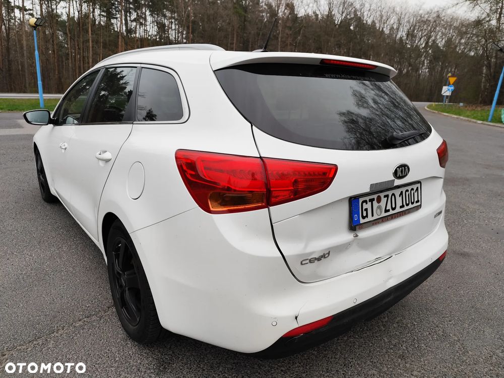 Kia Ceed 1.6 CRDi 128 ISG Dream Team Edition - 6