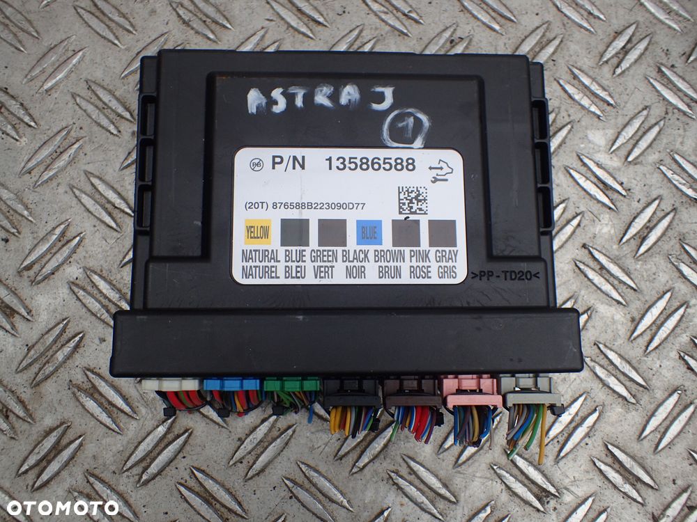 MODUŁ KOMFORTU ASTRA J 13586588 RADOM - 1