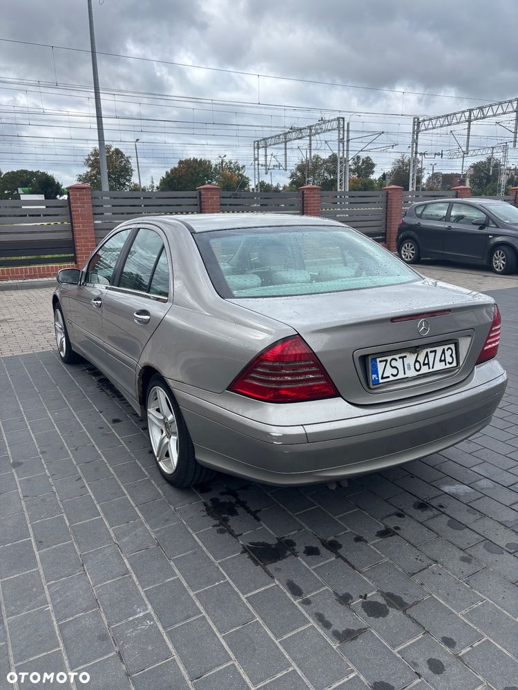 Mercedes-Benz Klasa C 180 T Kompressor Classic - 3