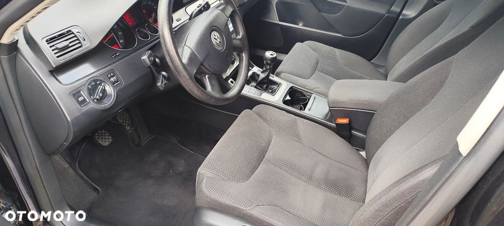 Volkswagen Passat 1.6 FSI Comfortline - 23