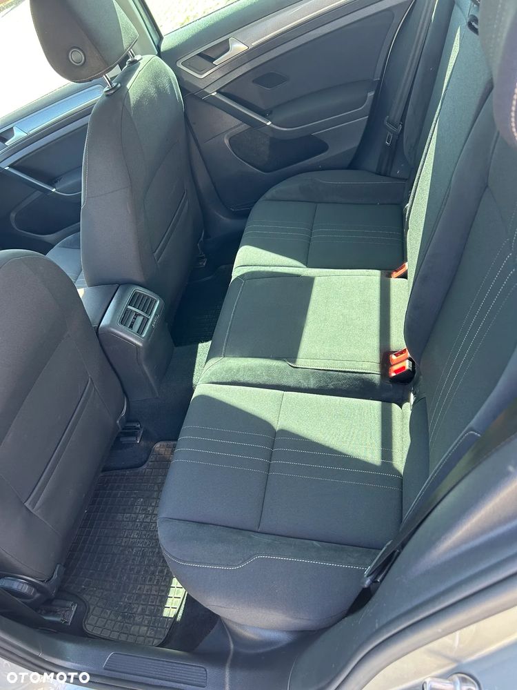 Volkswagen Golf - 10