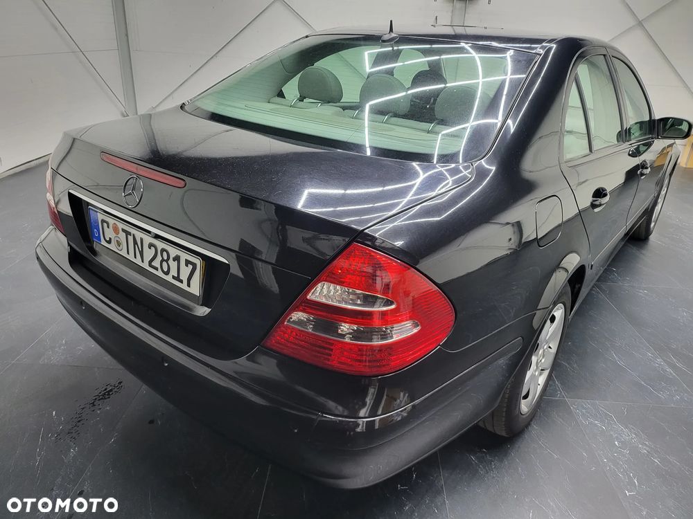 Mercedes-Benz Klasa E 200 Kompressor Classic Sport Edition - 22