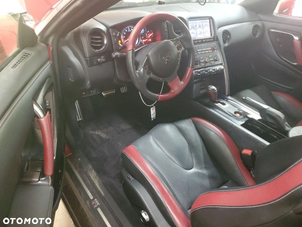Nissan GT-R - 8