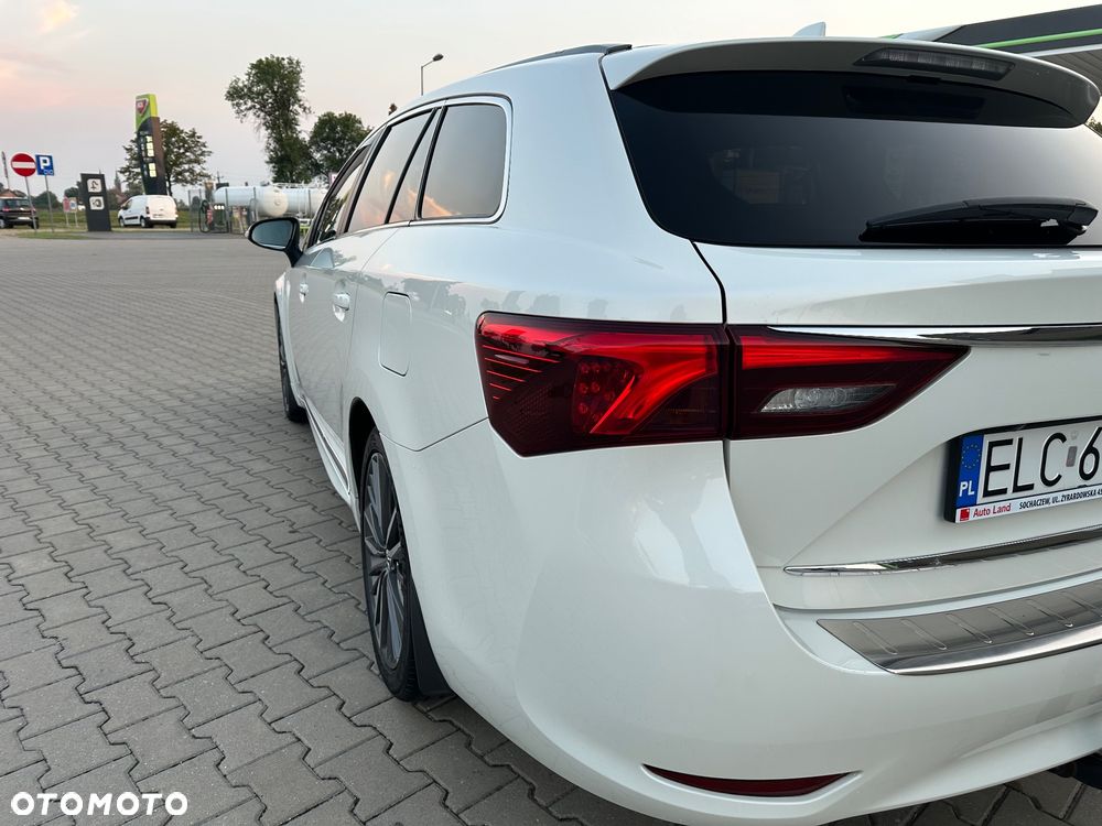 Toyota Avensis Touring Sports 1.8 Comfort - 6