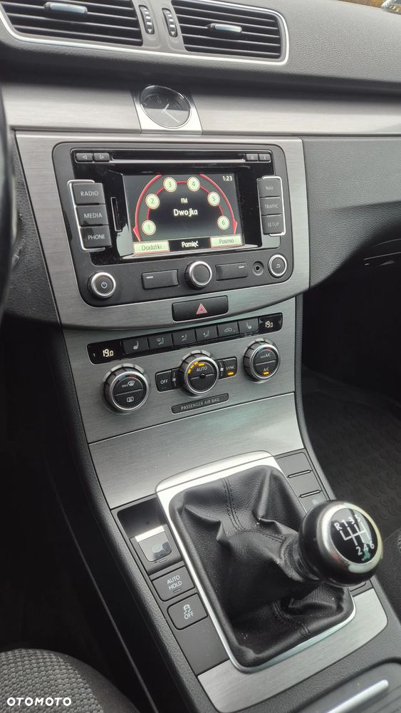 Volkswagen Passat - 17