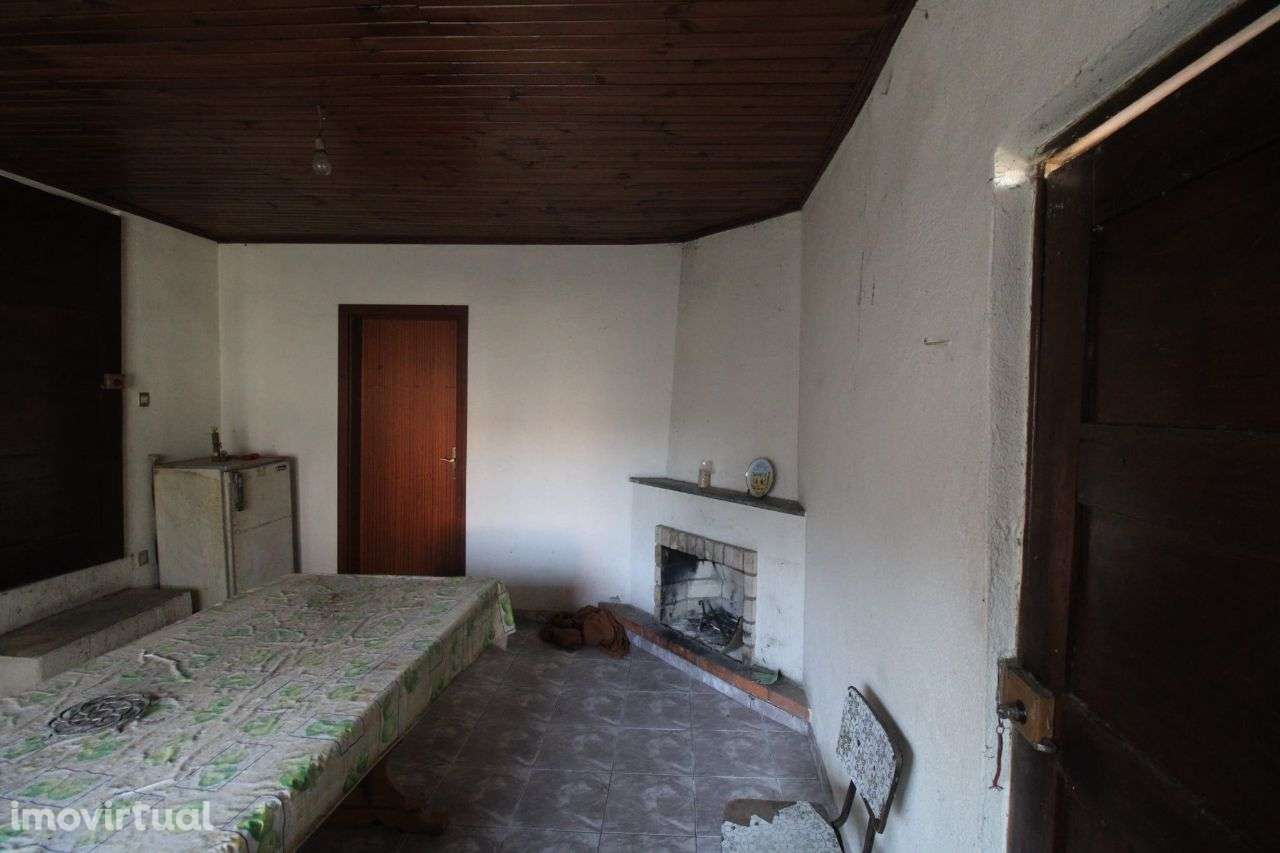 Moradia para Reconstrução - Póvoa de Calde - Viseu - Grande imagem: 3/15
