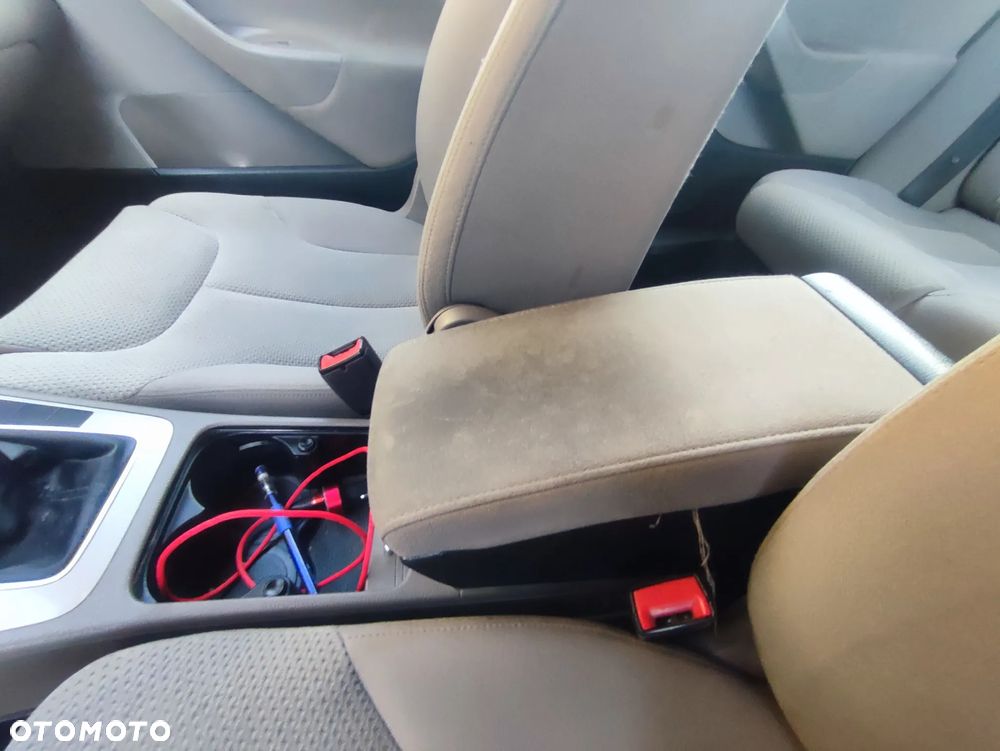 Volkswagen Passat 2.0 TDI Comfortline - 14