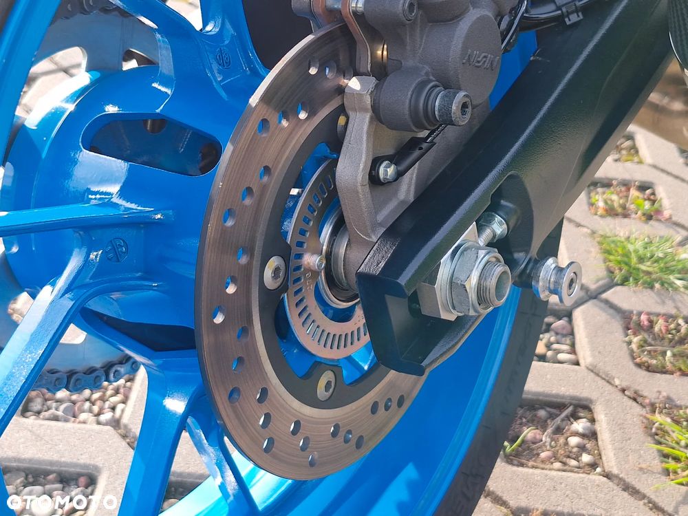 Suzuki GSX - 19