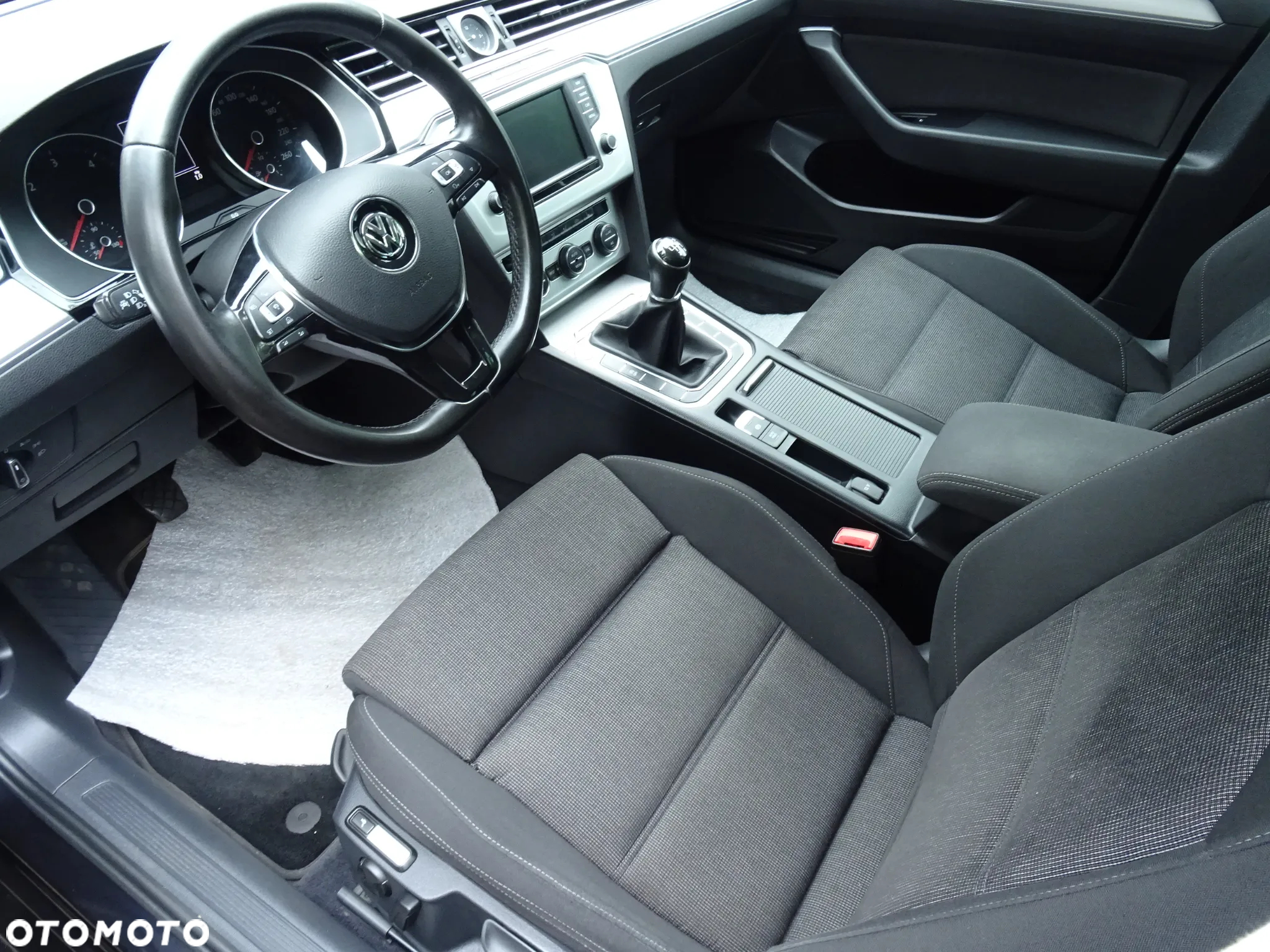 Volkswagen Passat Variant 1.6 TDI (BlueMotion Technology) Trendline - 26