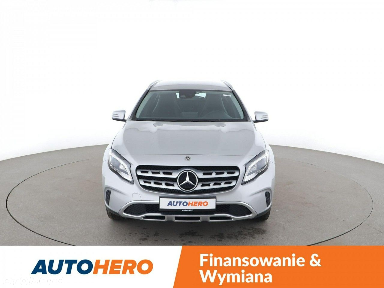 Mercedes-Benz GLA - 12