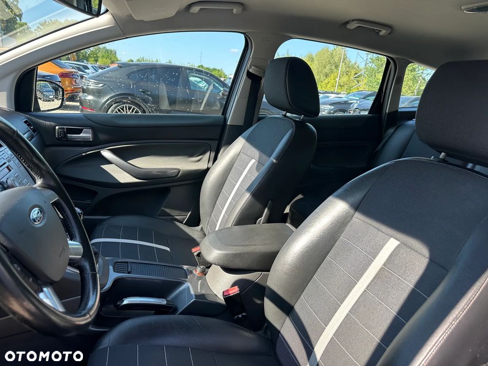 Ford Kuga - 11